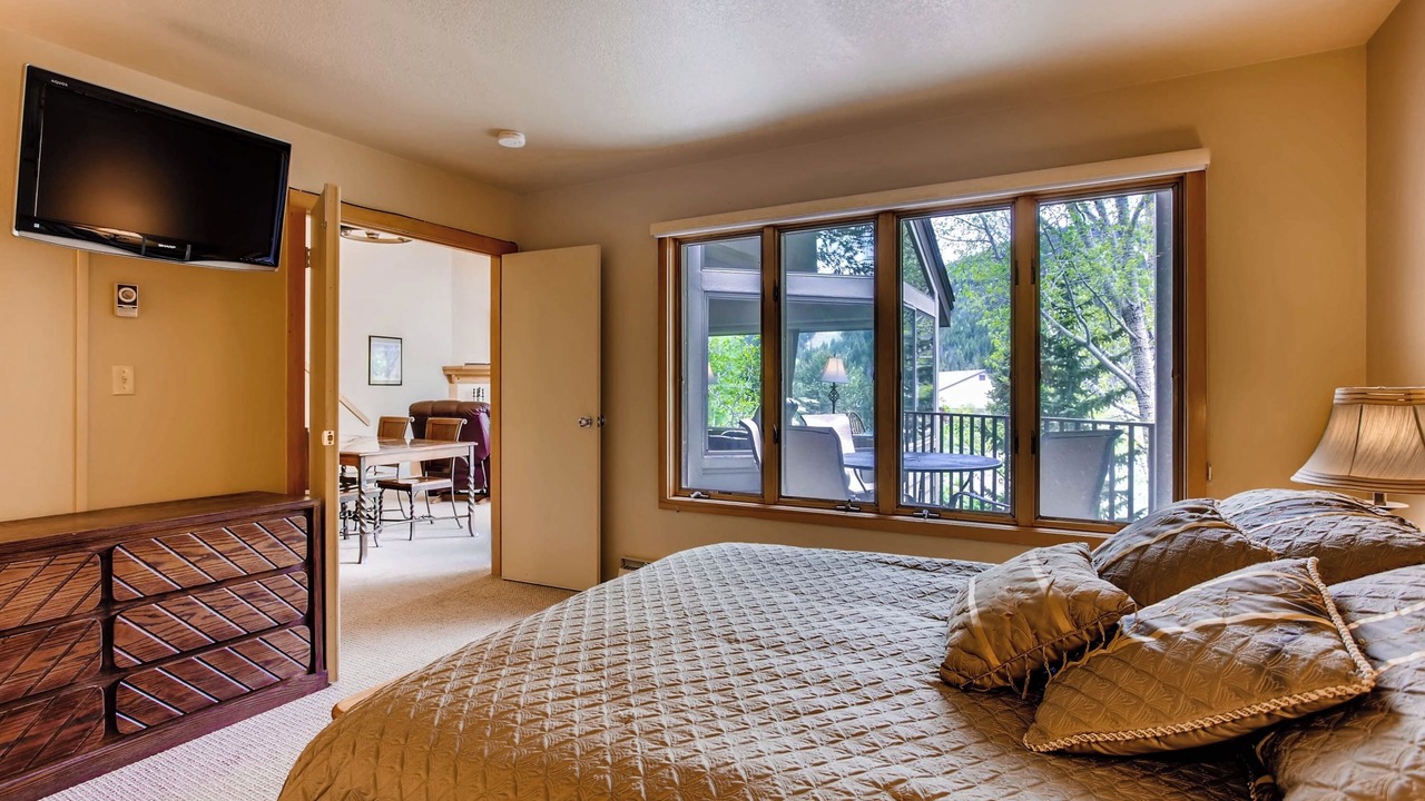Photo of Bedroom in Lakeside Village