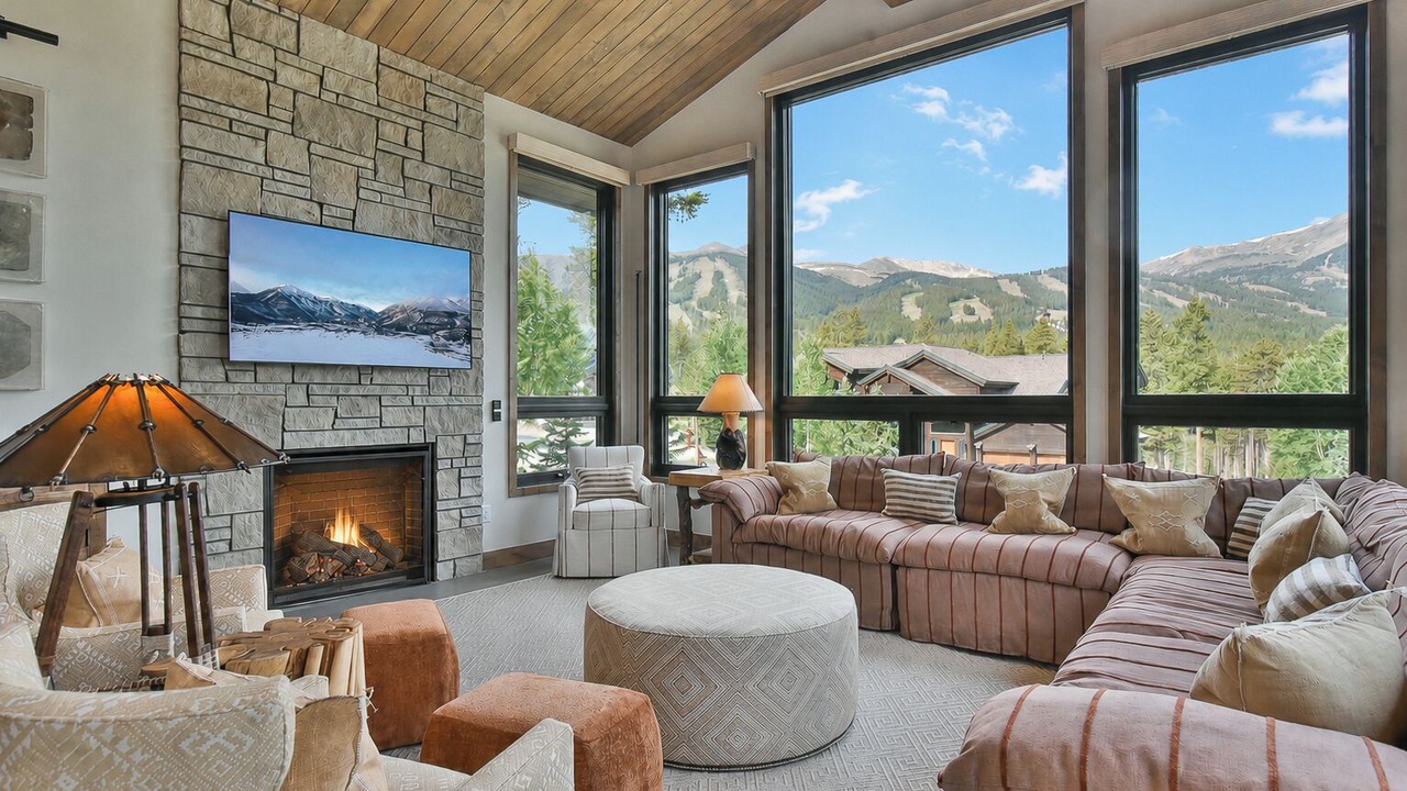 Photo of Livingroom in Warrior's Mark West