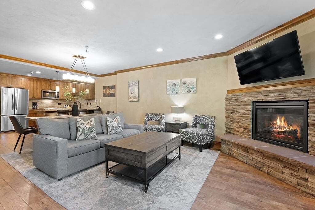 Photo of Bedroom in Peak 9