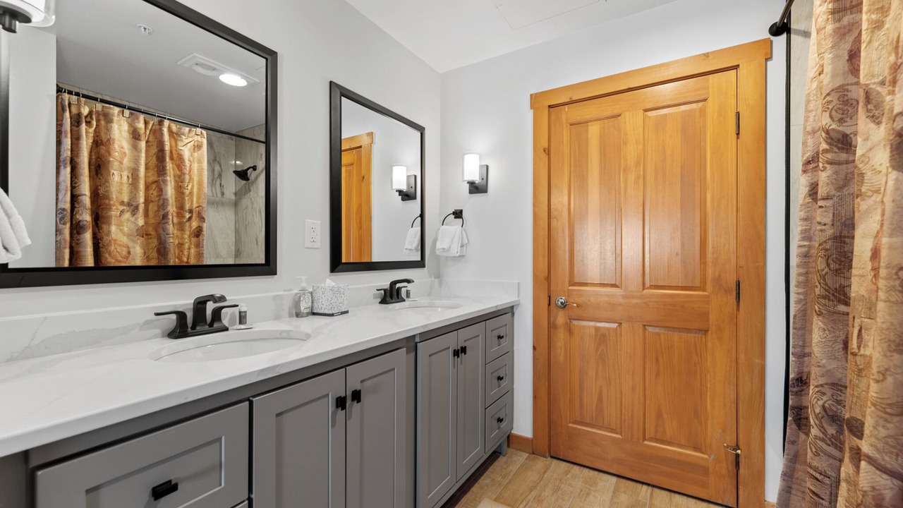 Photo of Bathroom in River Run