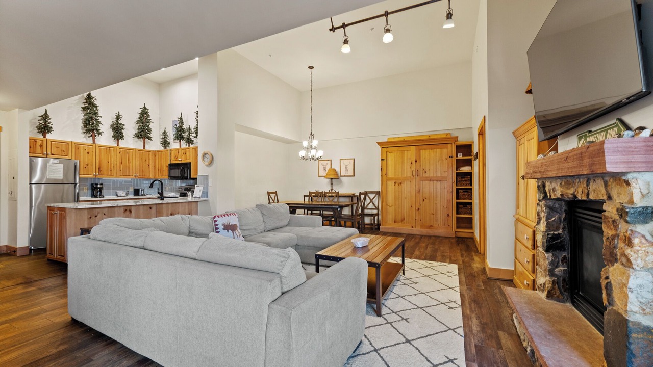 Photo of Livingroom in River Run