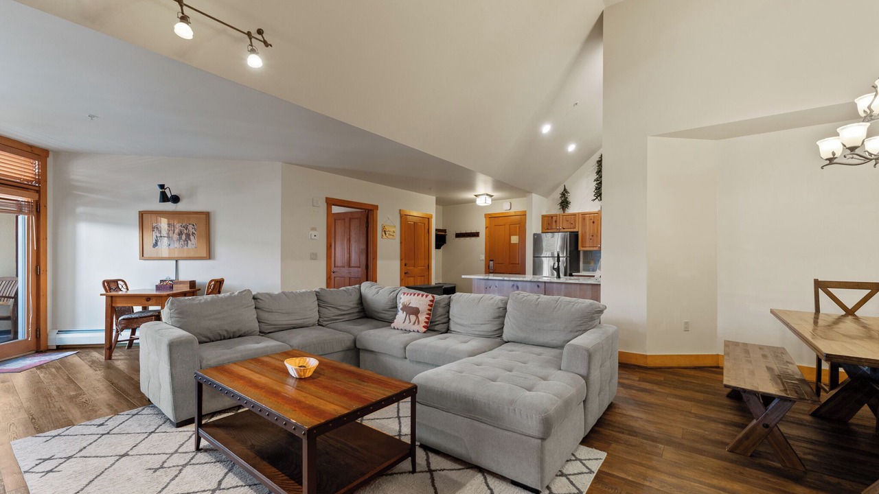 Photo of Livingroom in River Run