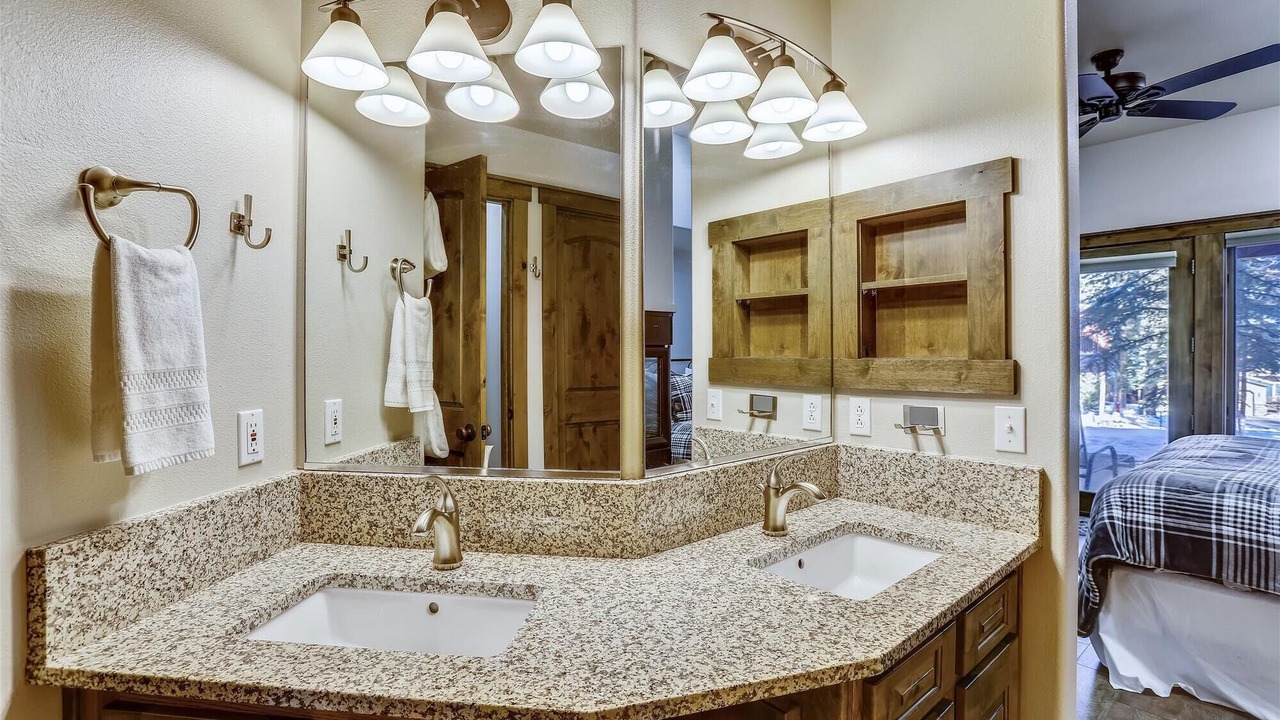 Photo of Bathroom in Peak 8