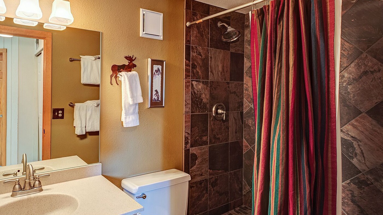 Photo of Bathroom in Peak 9