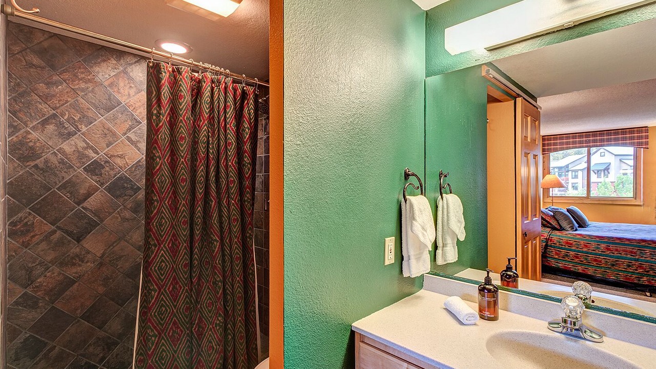 Photo of Bathroom in Peak 9