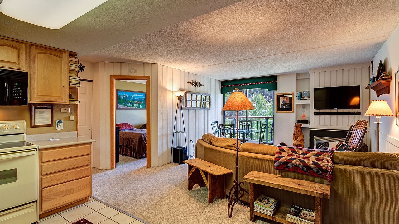 Photo of Livingroom in Peak 9
