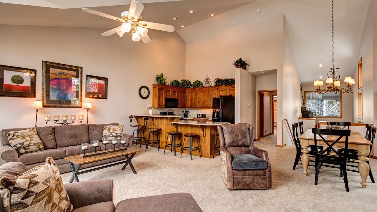 Photo of Bedroom in Peak 9