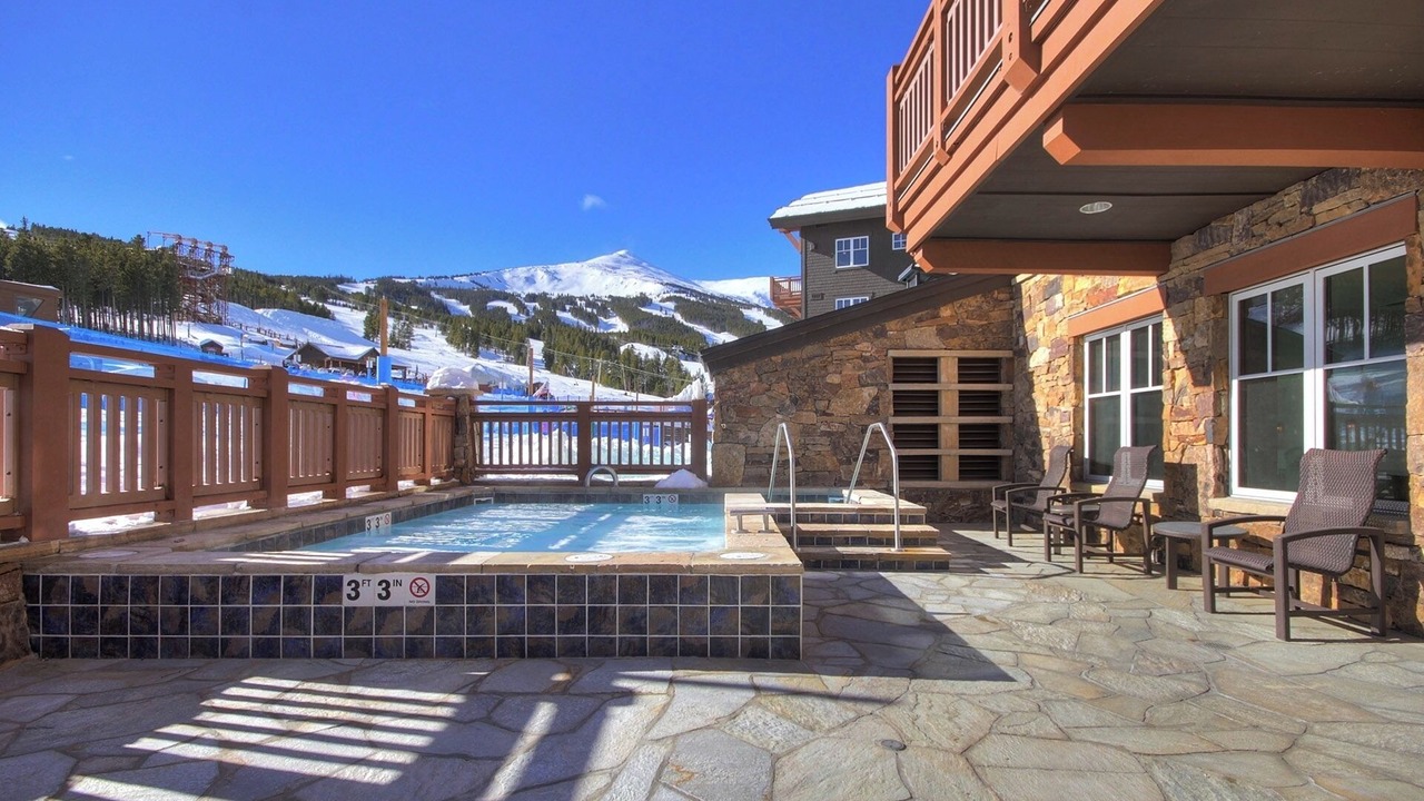 Photo of Outdoor in Peak 8