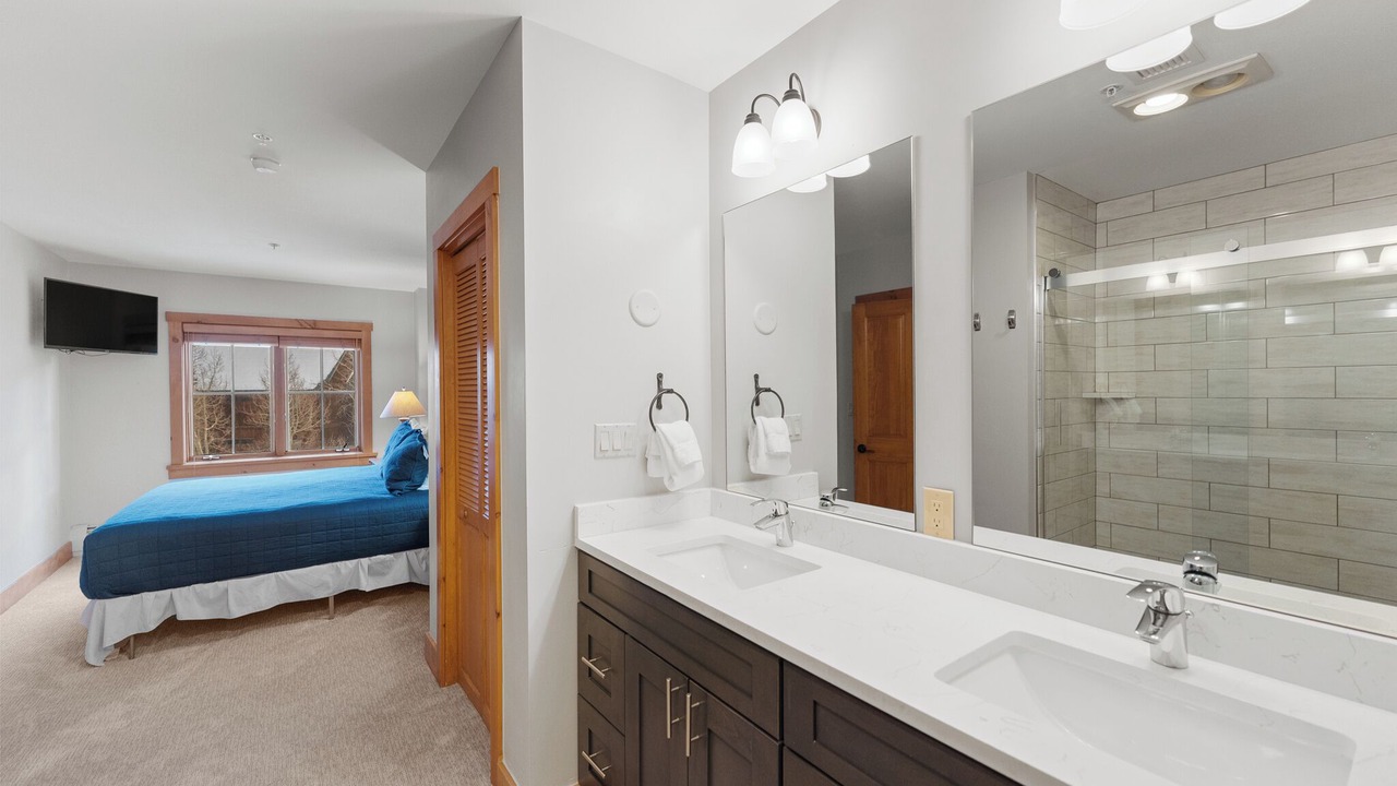 Photo of Bathroom in River Run