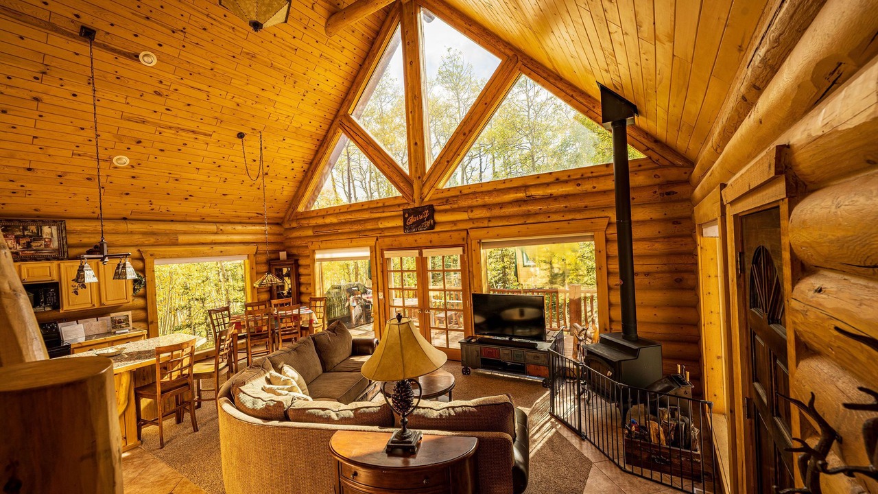 Photo of Livingroom in Warm Springs