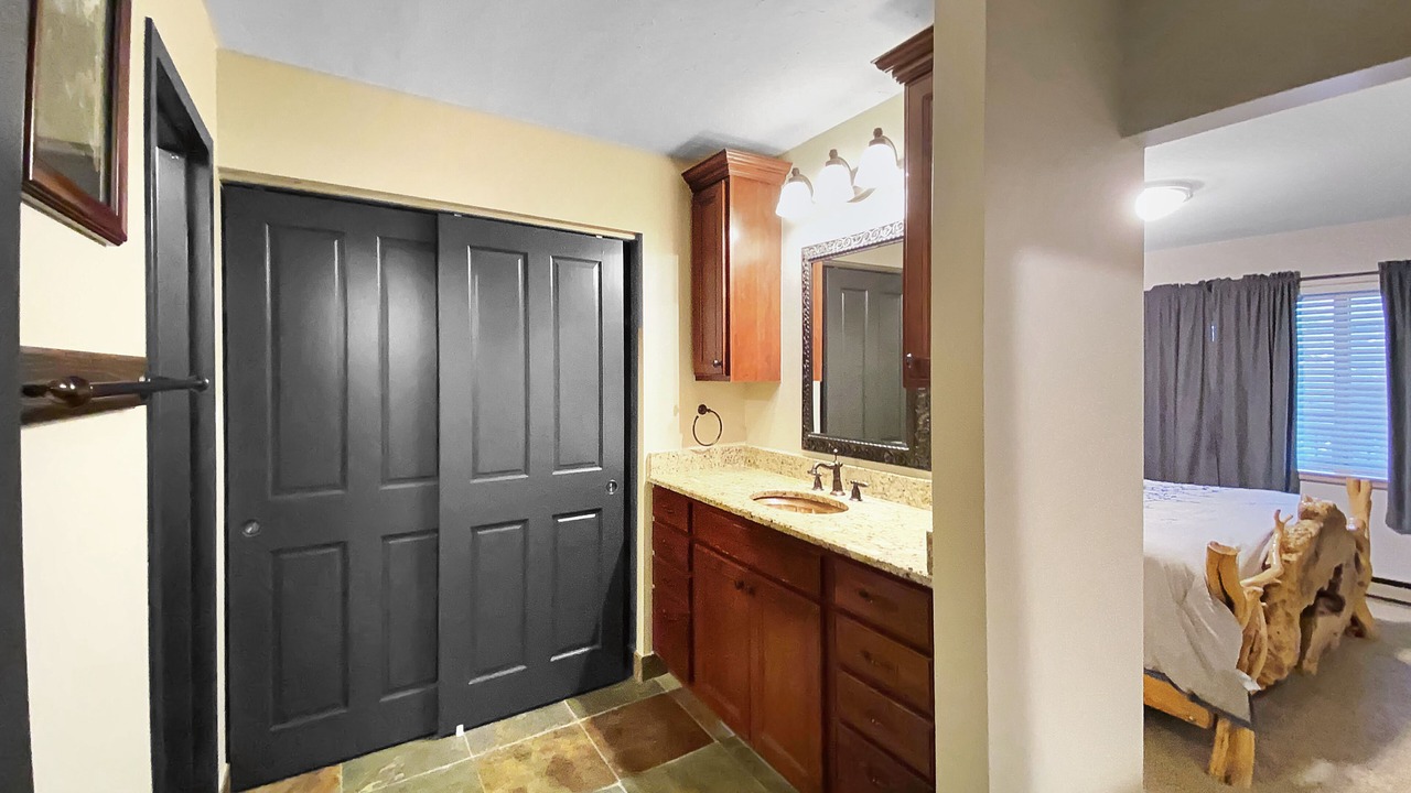 Photo of Bathroom in Peak 9