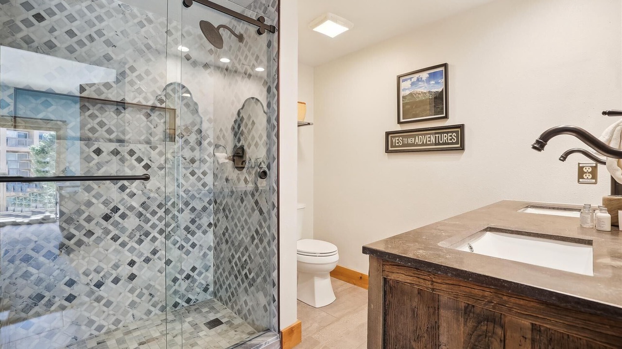 Photo of Bathroom in Peak 9
