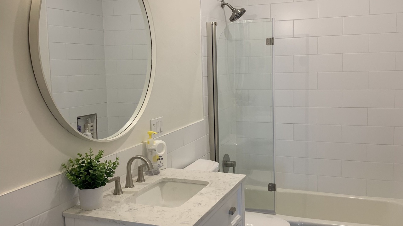 Photo of Bathroom in Warrior's Mark West
