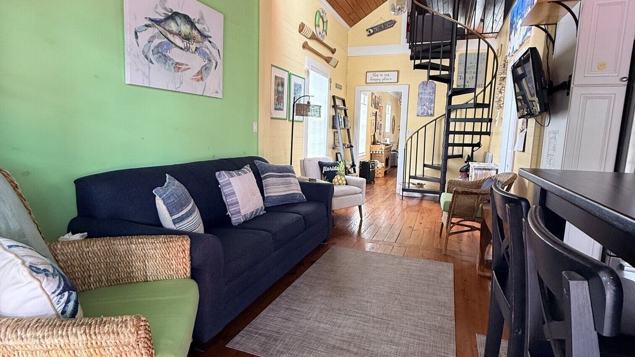 Photo of Livingroom in Historic Seaport
