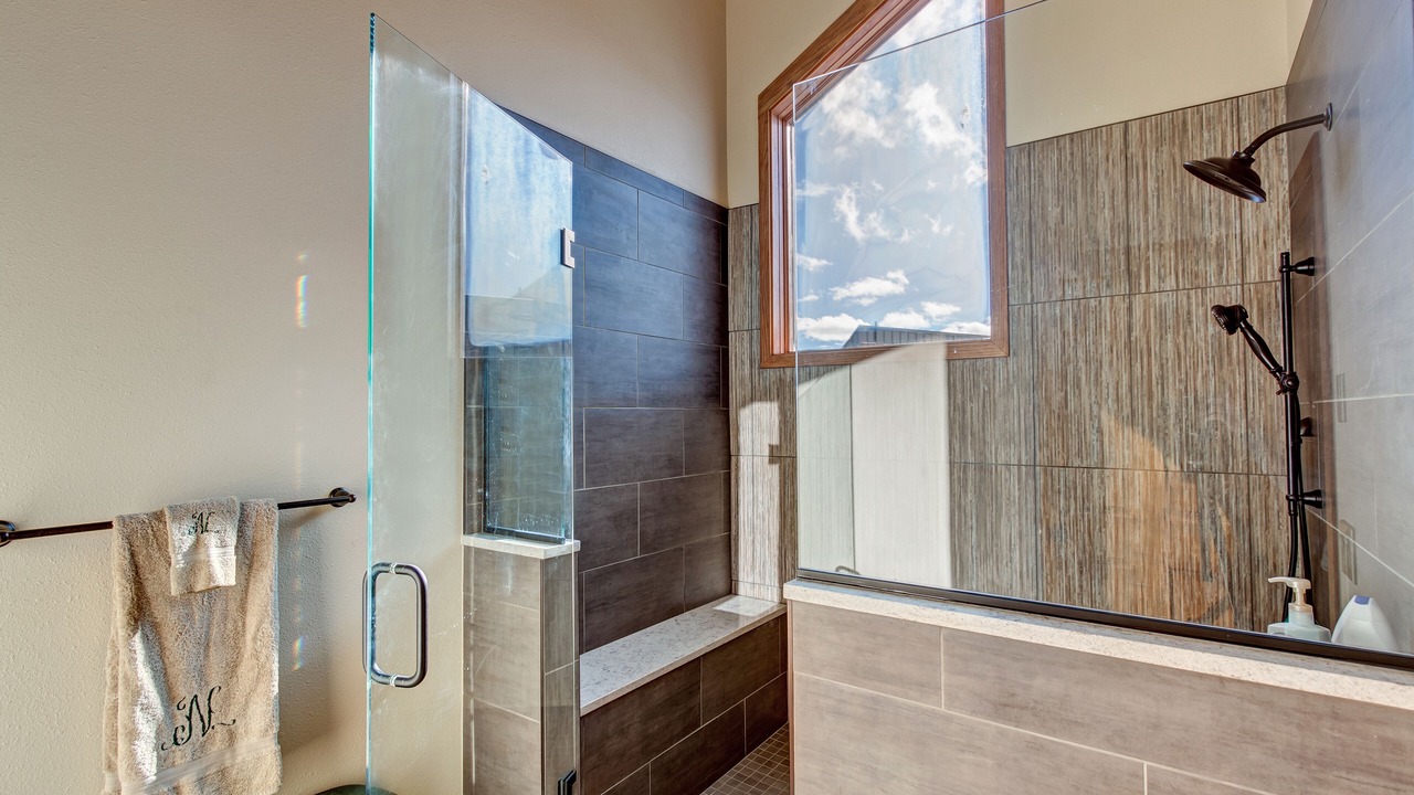 Photo of Bathroom in Four O'Clock