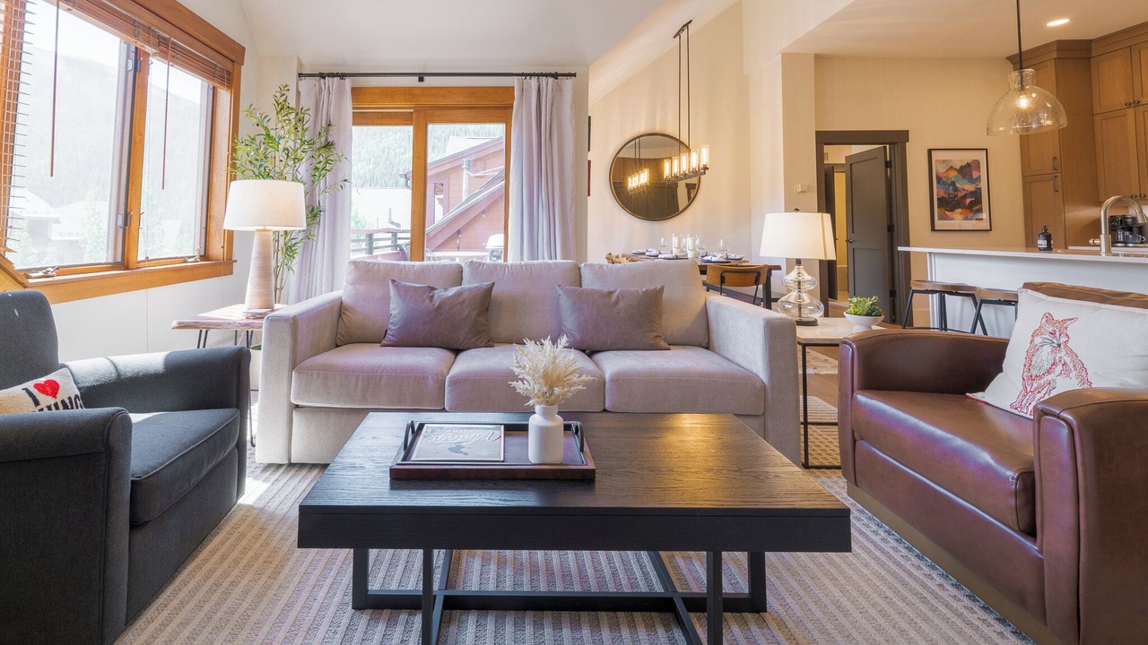 Photo of Livingroom in River Run