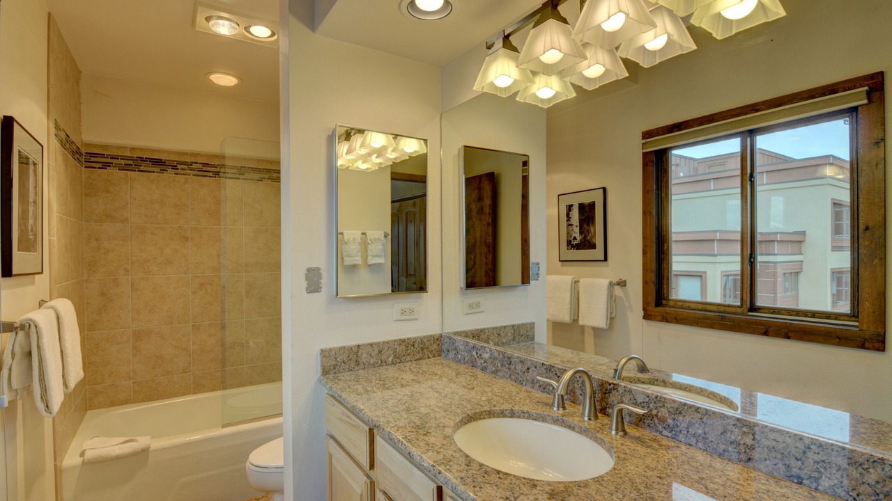 Photo of Bathroom in Peak 9
