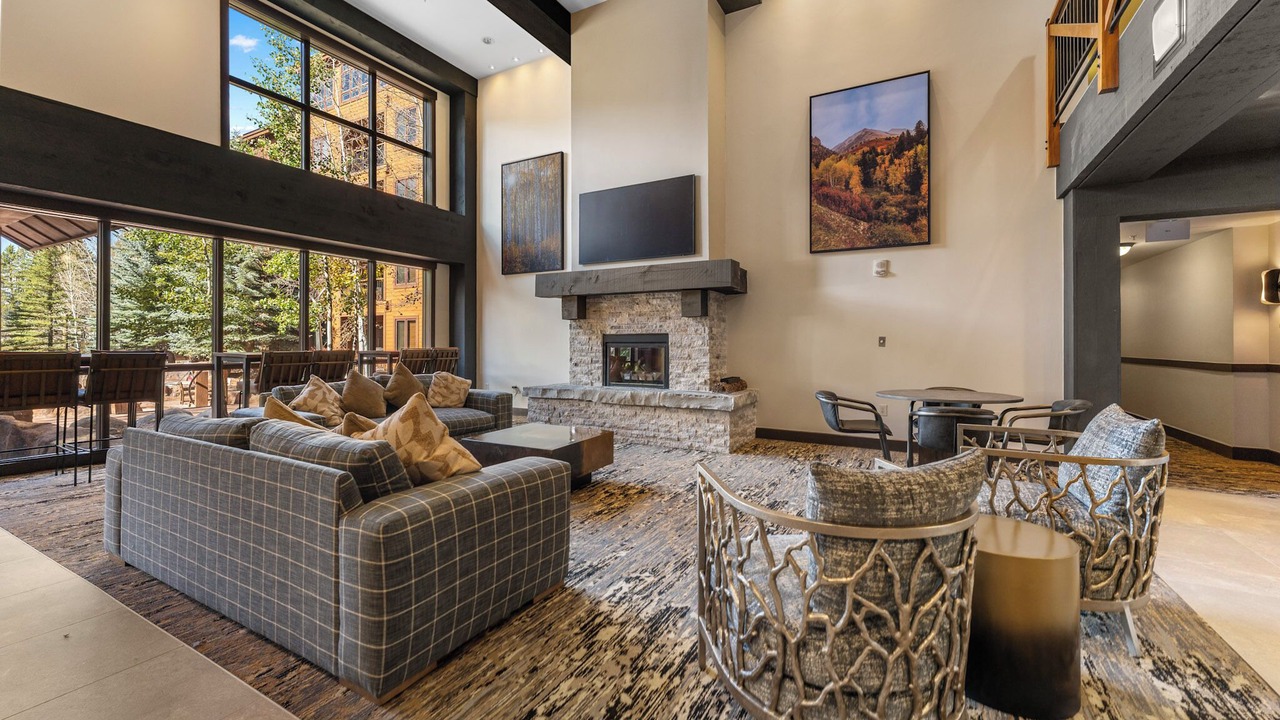 Photo of Livingroom in River Run