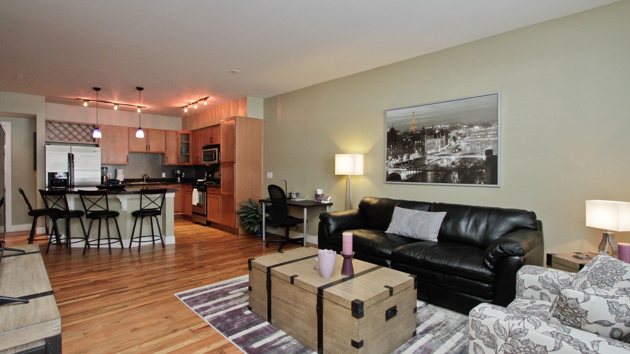 Photo of Livingroom in Jefferson Park
