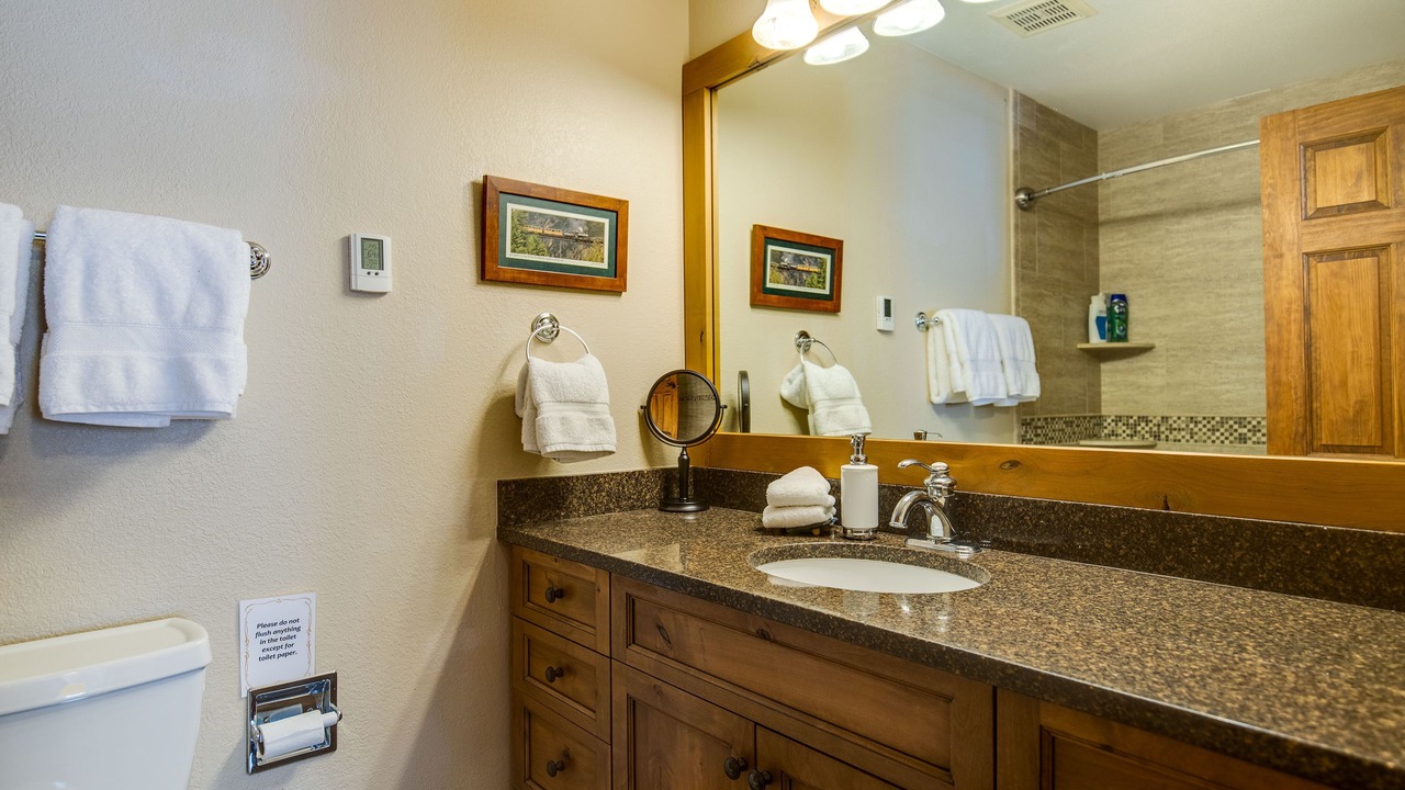 Photo of Bathroom in Four O'Clock