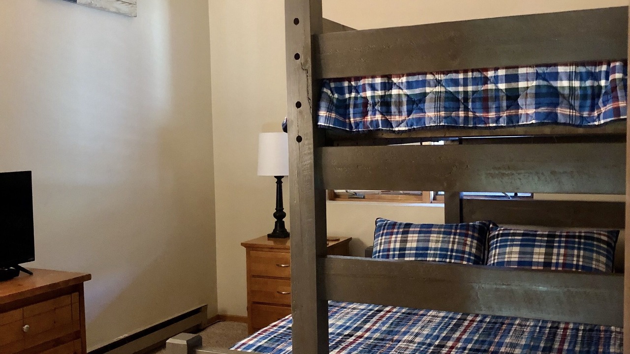 Photo of Bedroom in Four O'Clock
