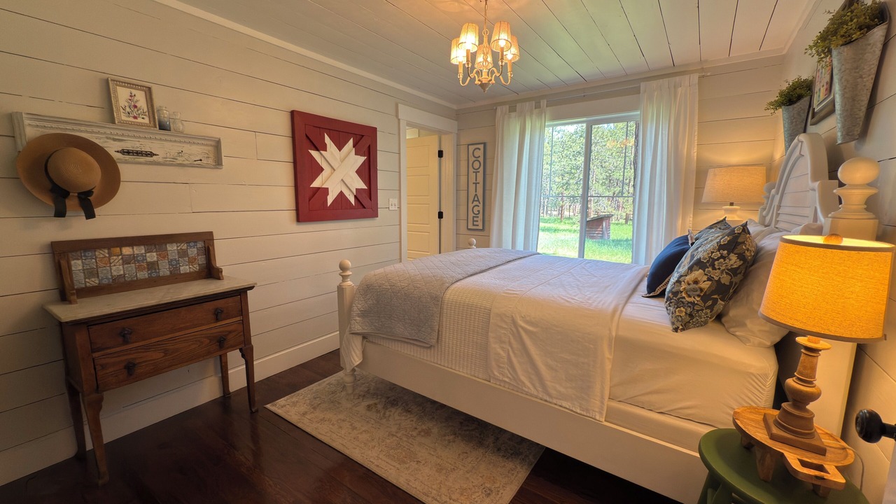 Photo of Bedroom in Monument