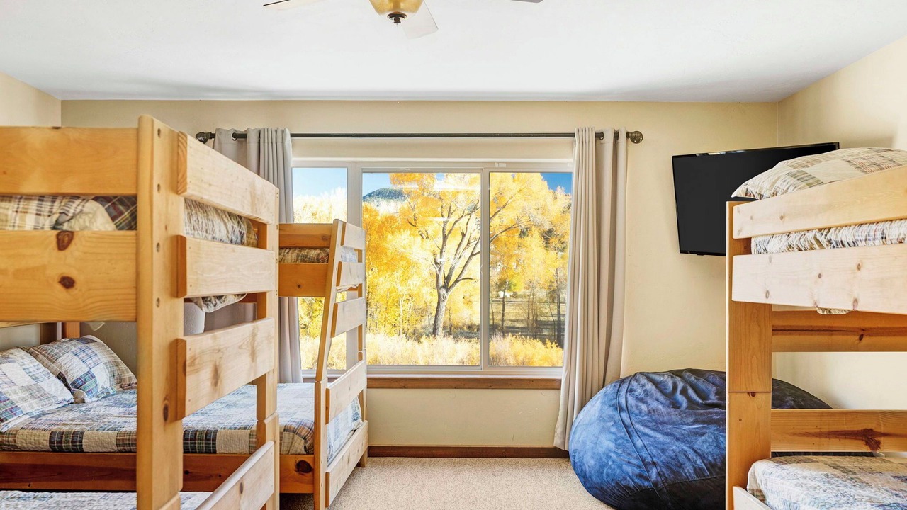 Photo of Bedroom in South Fork