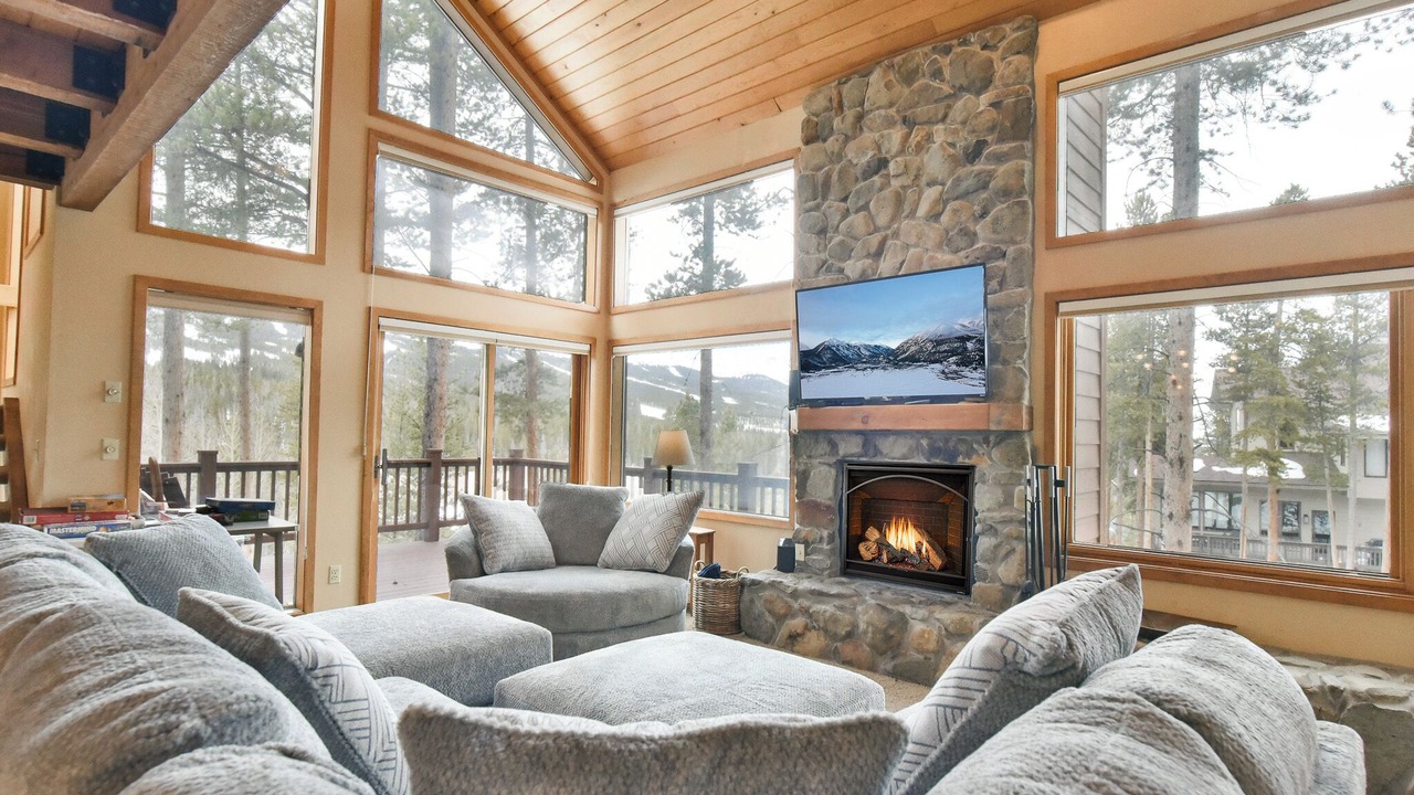 Photo of Livingroom in Warrior's Mark West