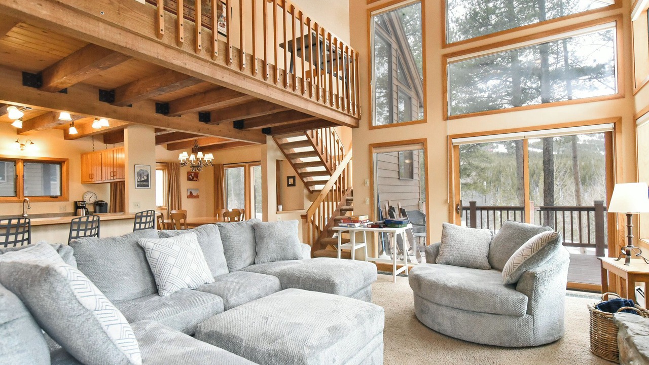 Photo of Livingroom in Warrior's Mark West