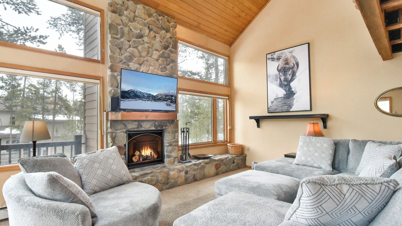 Photo of Livingroom in Warrior's Mark West