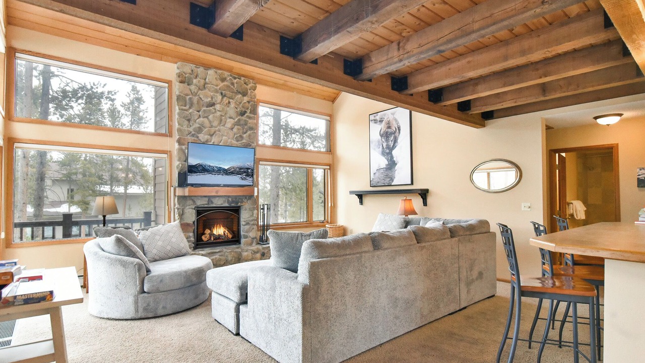Photo of Livingroom in Warrior's Mark West