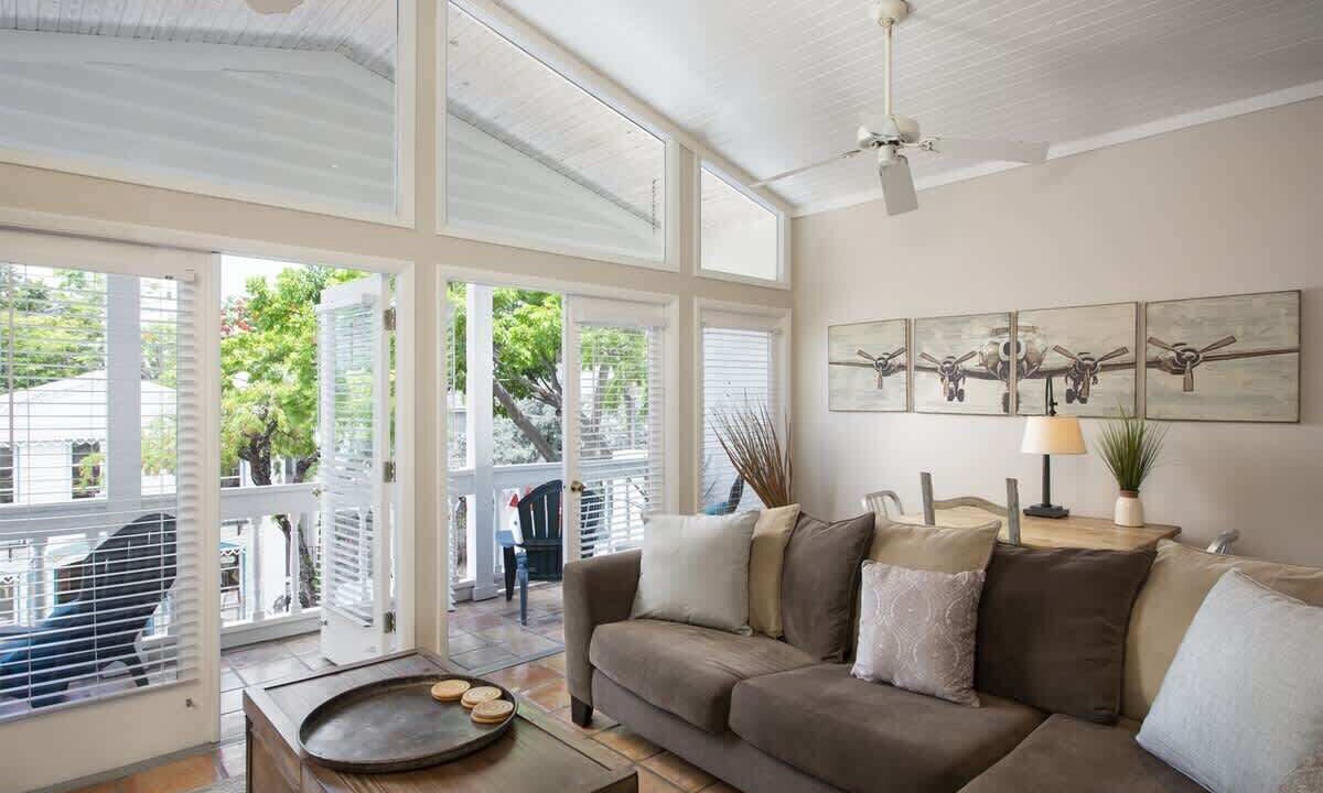 Photo of Livingroom in Downtown