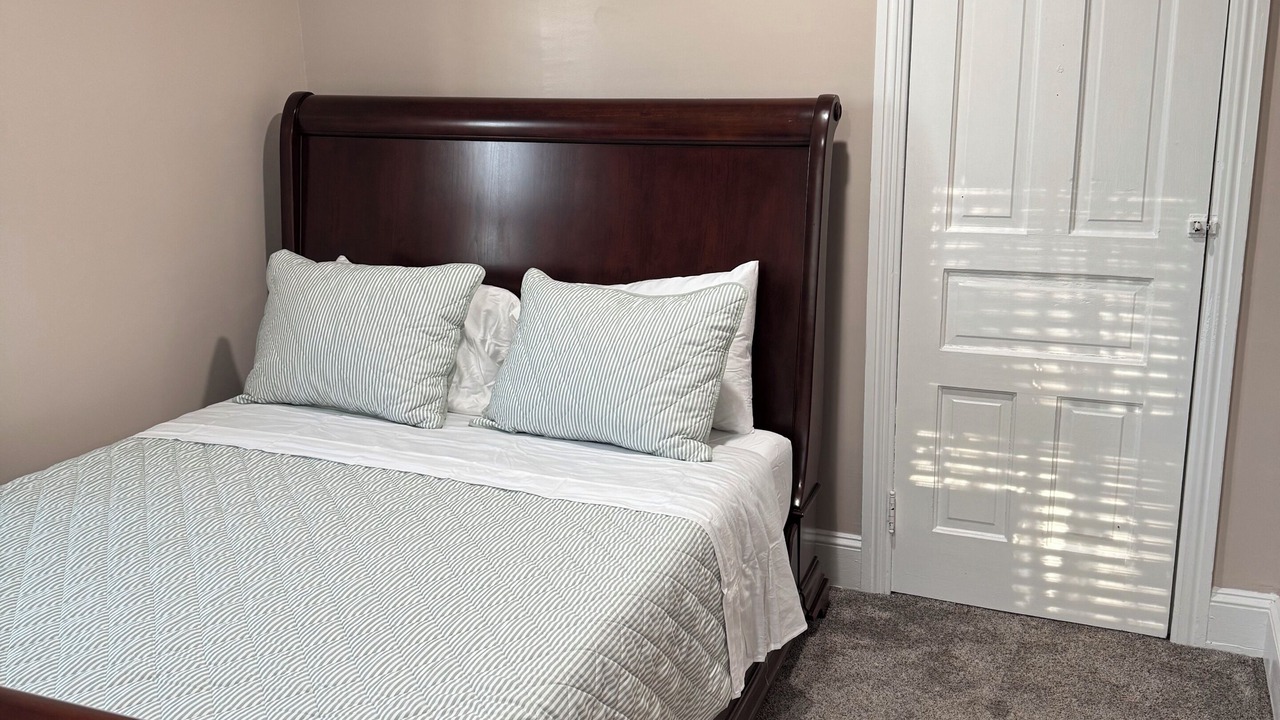 Photo of Bedroom in Elsmere