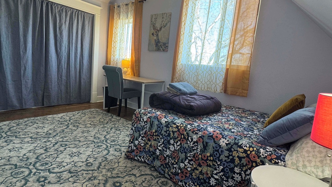 Photo of Bedroom in Jefferson Park