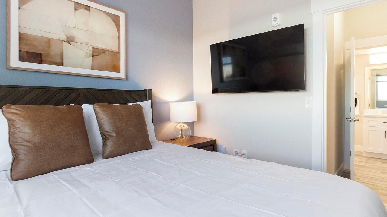 Photo of Bedroom in College View