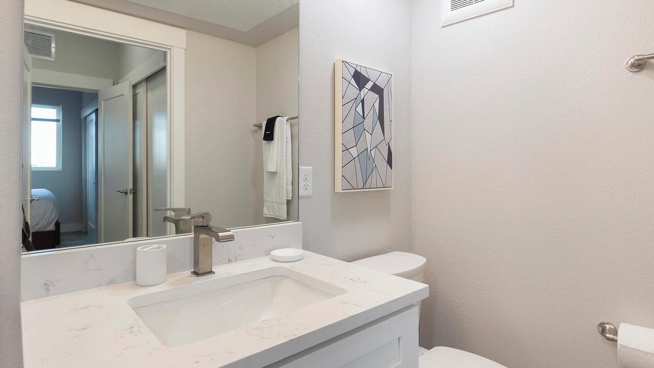 Photo of Bathroom in College View