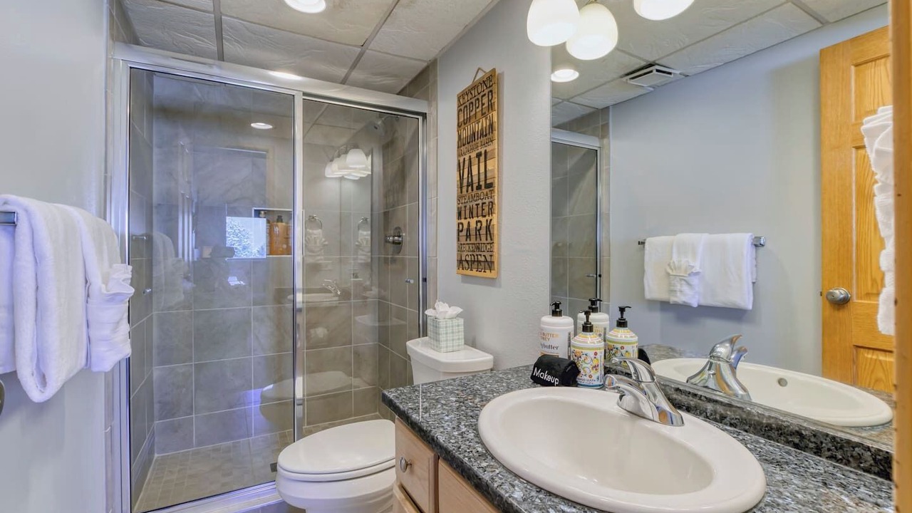 Photo of Bathroom in Peak 9