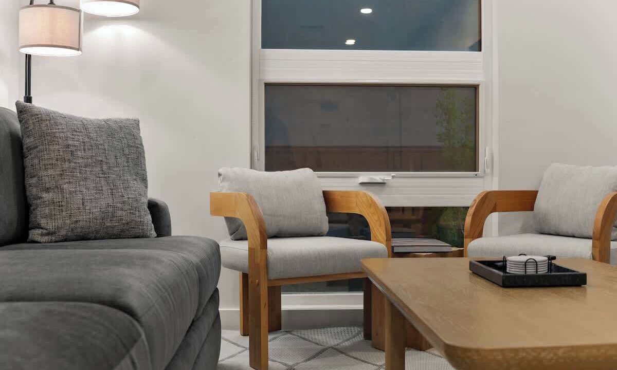 Photo of Livingroom in People's Freeway