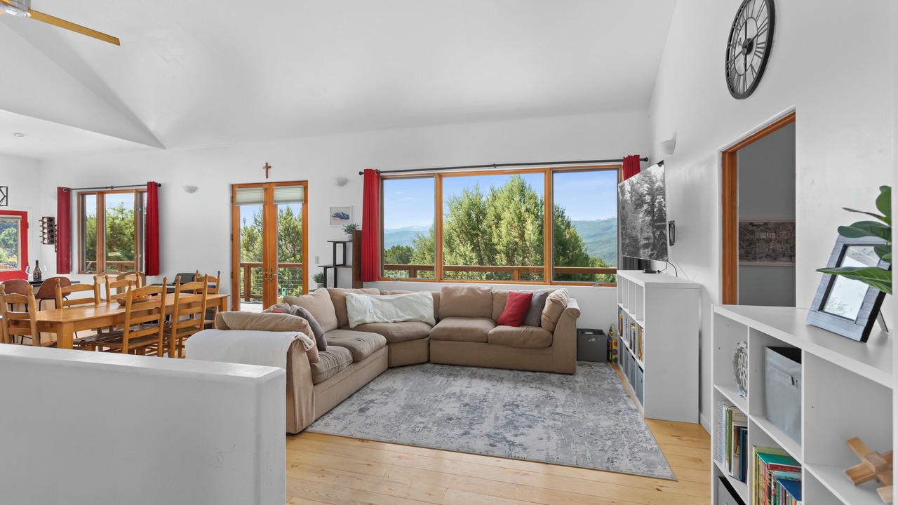 Photo of Livingroom in Missouri Heights