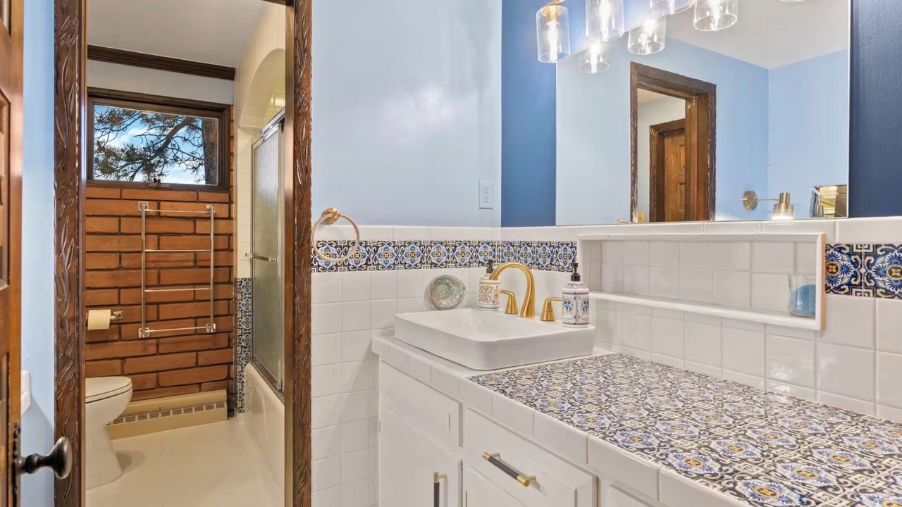Photo of Bathroom in Golden