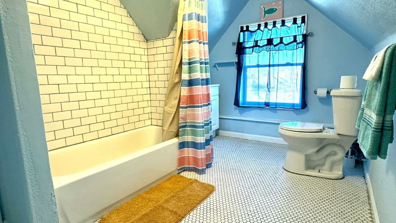 Photo of Bathroom in Jefferson Park