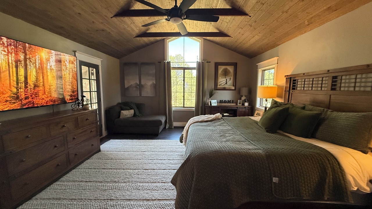 Photo of Bedroom in Evergreen Meadows
