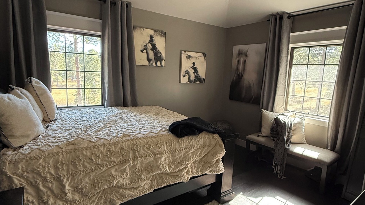 Photo of Bedroom in Evergreen Meadows