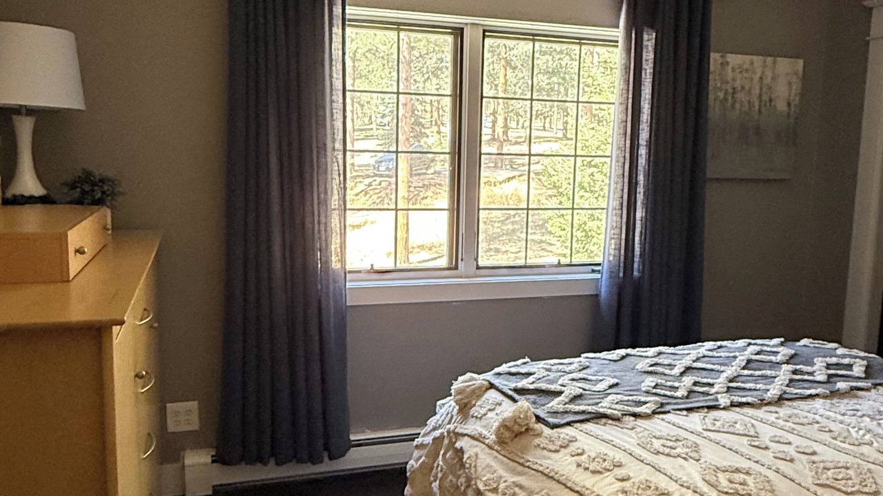 Photo of Bedroom in Evergreen Meadows