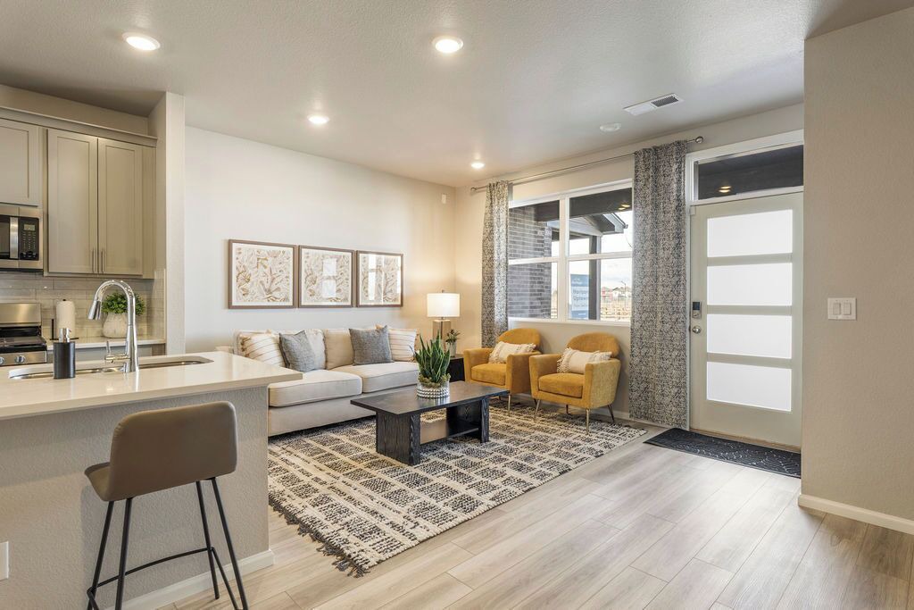 Photo of Livingroom in Aurora