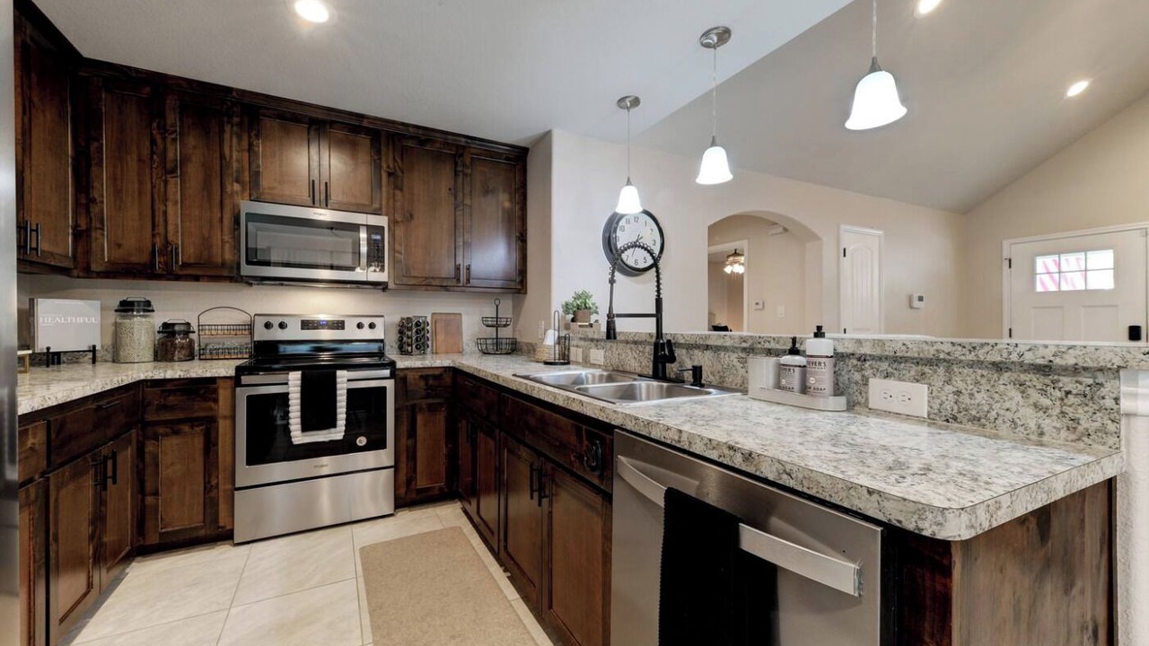 Photo of Kitchen in Canyon Lake