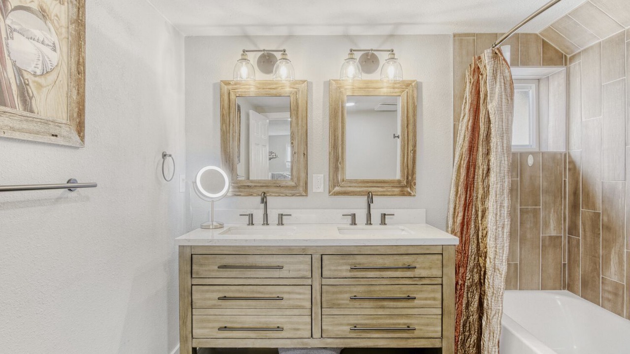 Photo of Bathroom in Black Hawk