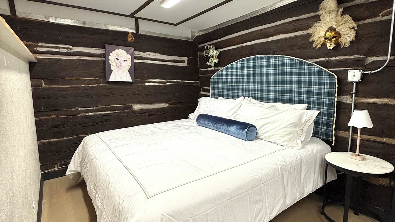Photo of Bedroom in Pine