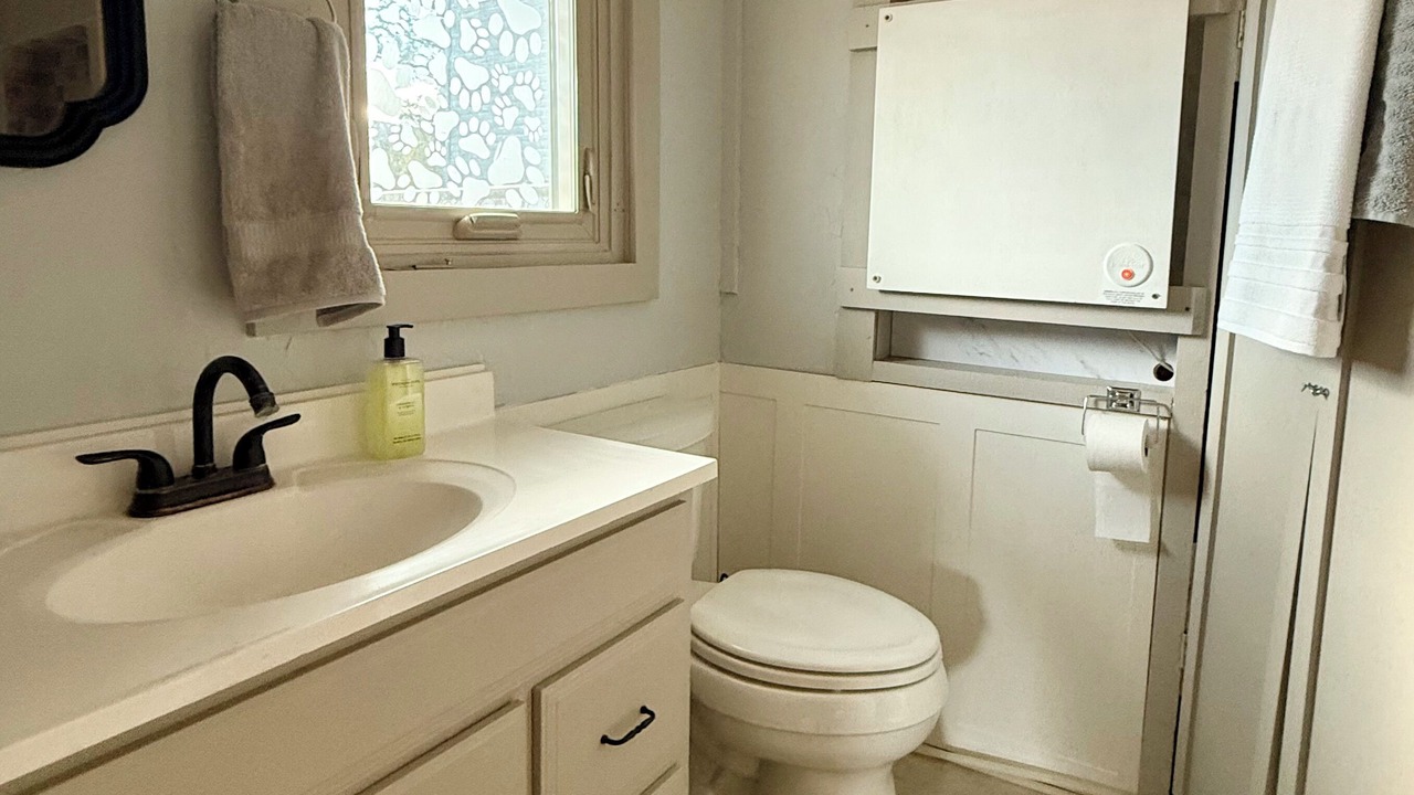 Photo of Bathroom in Pine