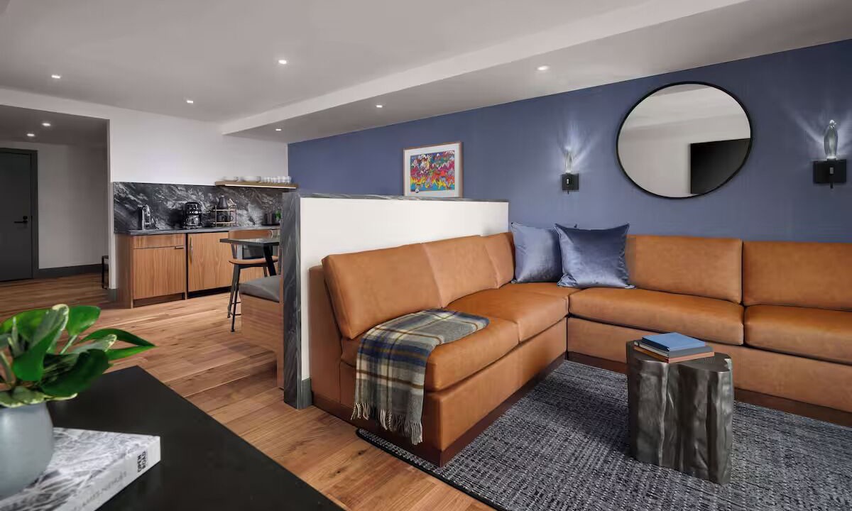 Photo of Livingroom in Peak 9